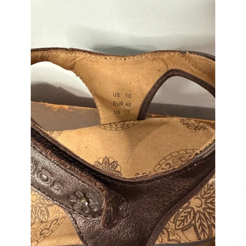 Taos Womens Brown Bronze Leather Wedge Sandals Peep Toe Adjustable Strap Size 10